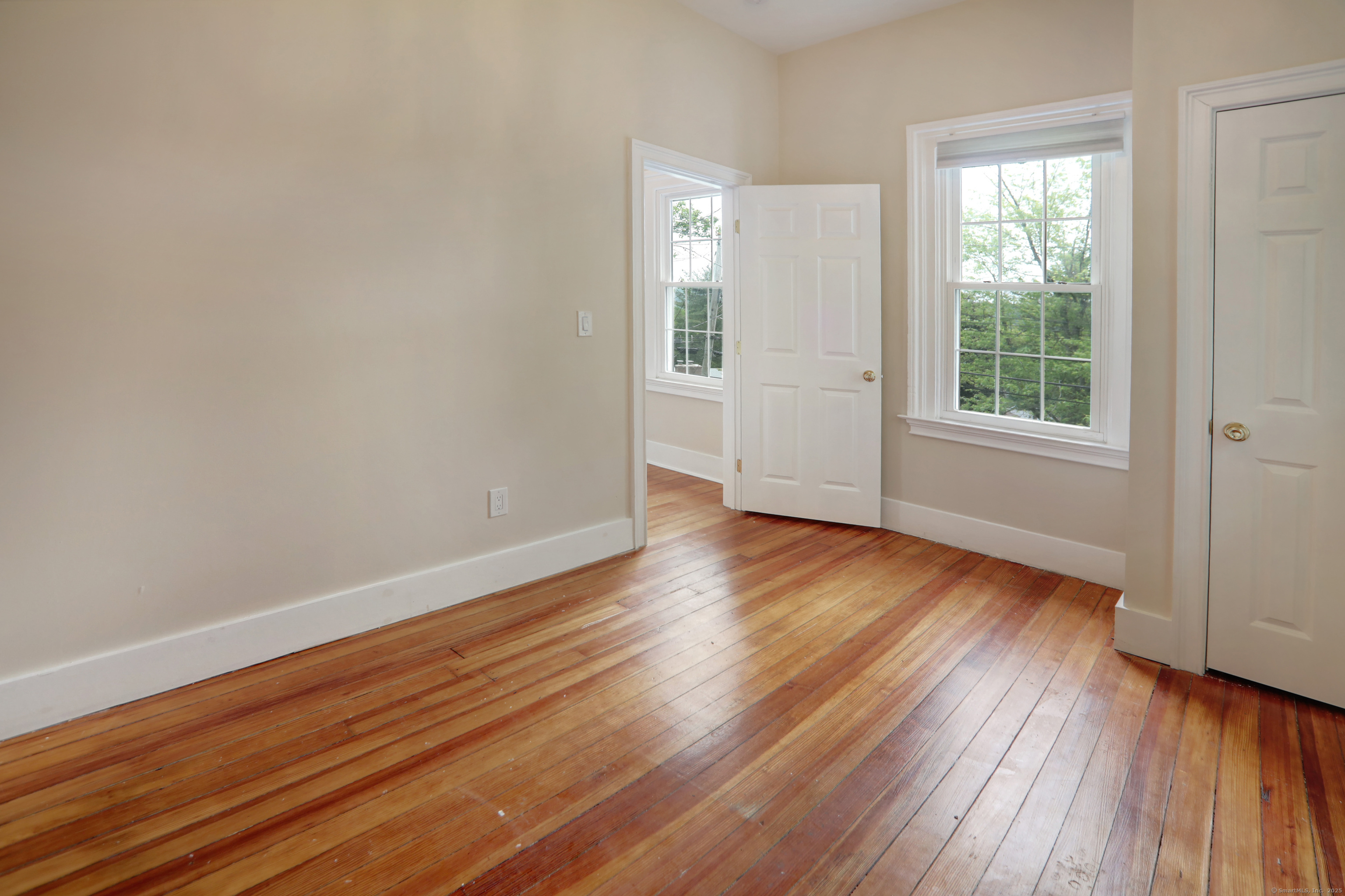 130 Murlyn Road Hamden, CT 06518 - Photo 4 of 40