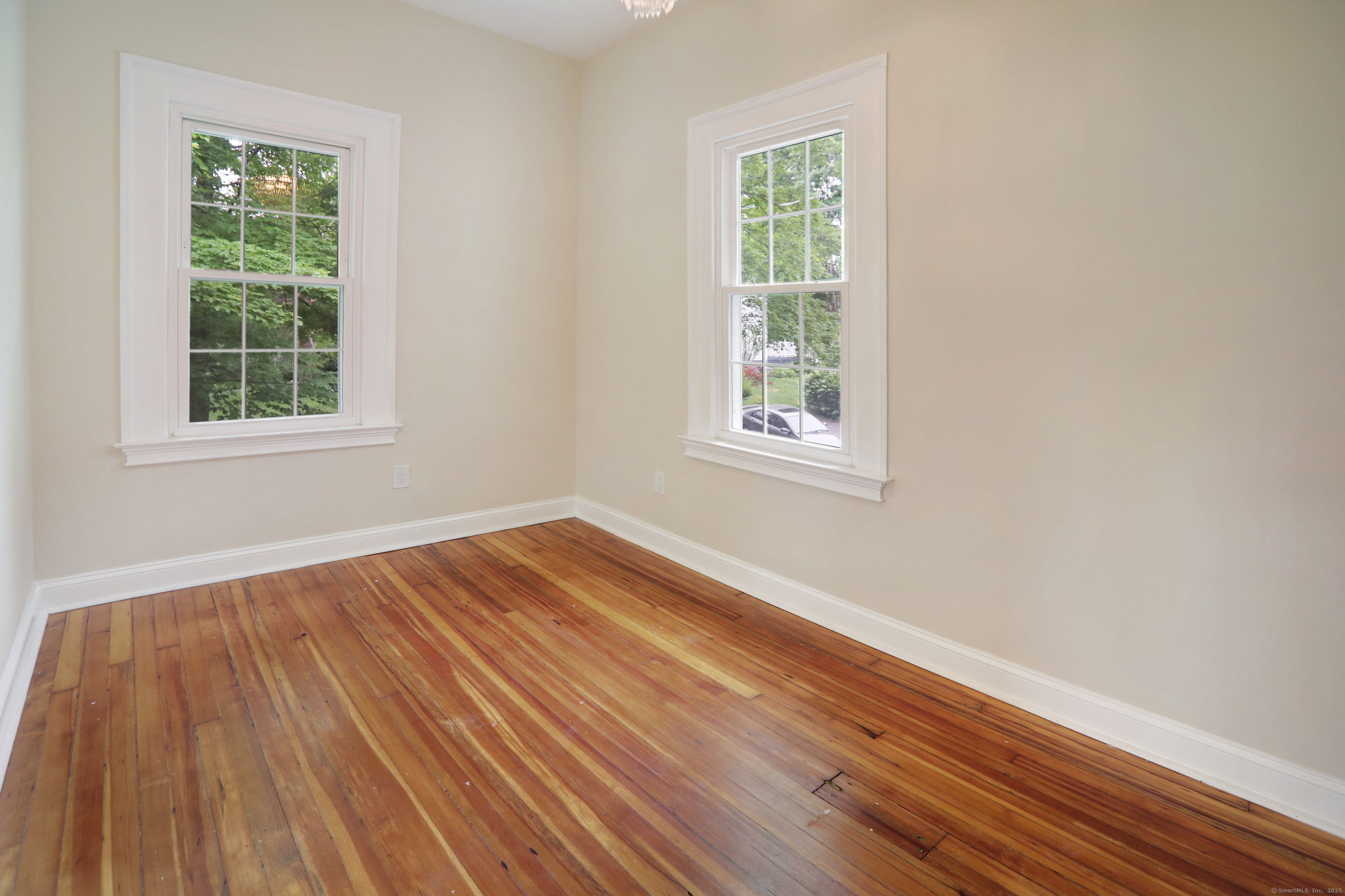 130 Murlyn Road Hamden, CT 06518 - Photo 5 of 40