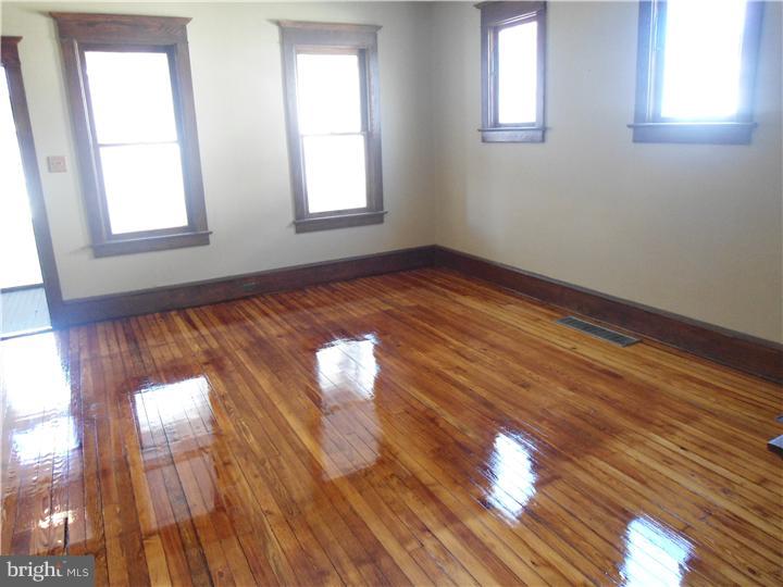 409 Haakon Road Brooklawn, NJ 08030 - Photo 1 of 18 Living Room