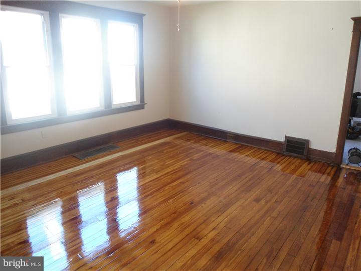 409 Haakon Road Brooklawn, NJ 08030 - Photo 2 of 18 Dining Room