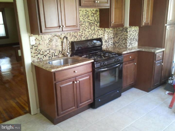 409 Haakon Road Brooklawn, NJ 08030 - Photo 3 of 18 Kitchen