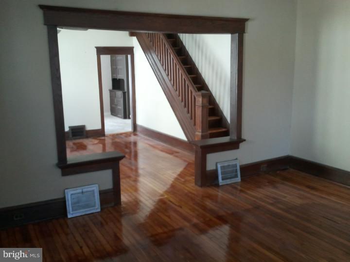 409 Haakon Road Brooklawn, NJ 08030 - Photo 6 of 18 Living Room
