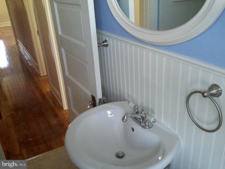 409 Haakon Road Brooklawn, NJ 08030 - Photo 8 of 18 Bathroom