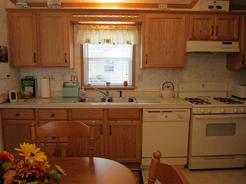 121 Hindman Road Butler, PA 16001 - Photo 6 of 14 Kitchen.