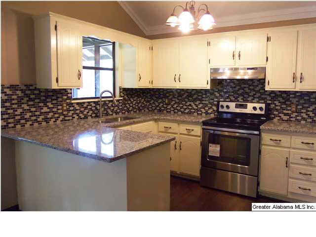 115 Cape Cod Circle Alabaster, AL 35007 - Photo 2 of 10