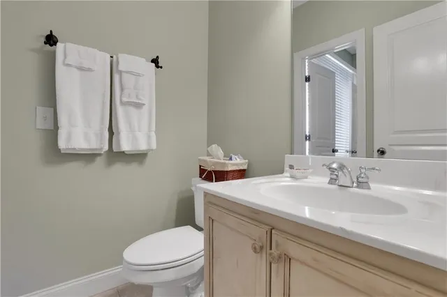 a picture of a wall with a white wall