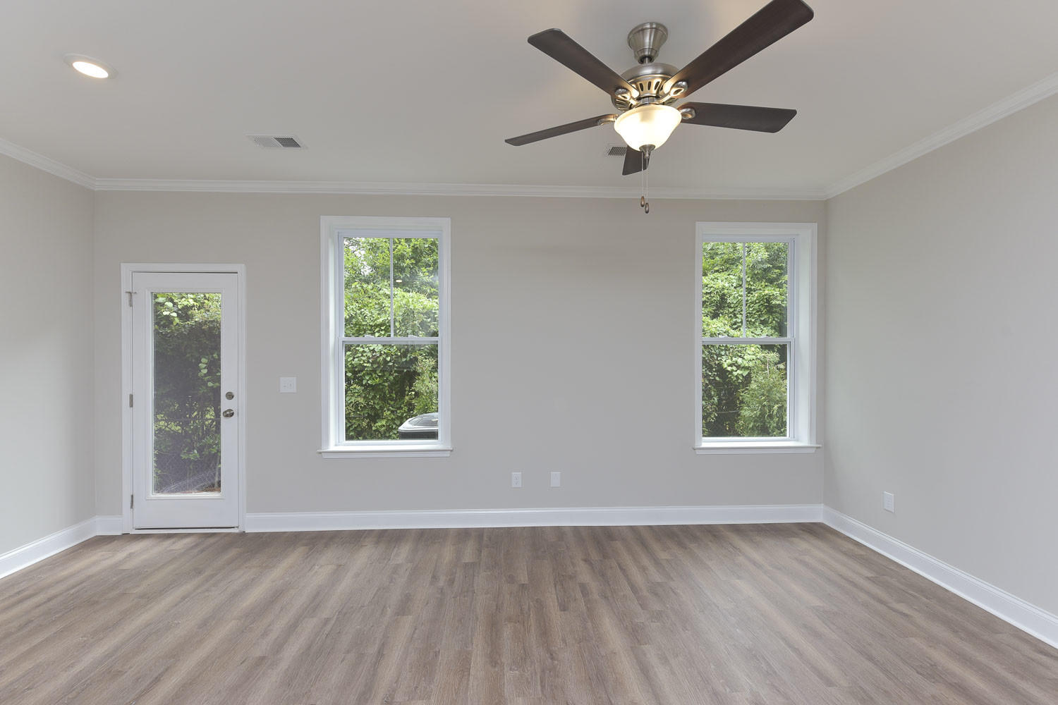122 Rio Rose Circle Columbia, SC 29205 - Photo 2 of 8 Living Room