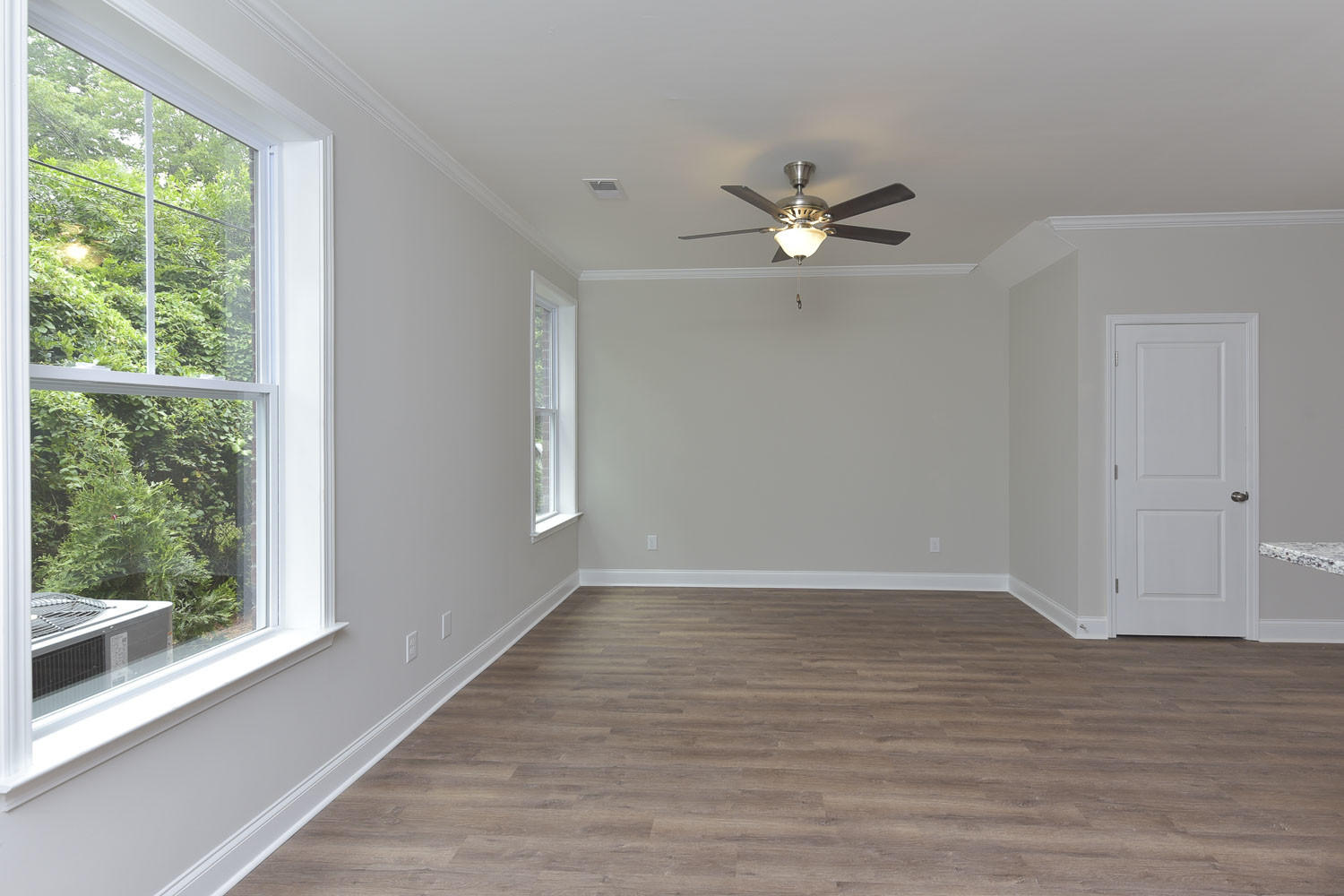 122 Rio Rose Circle Columbia, SC 29205 - Photo 3 of 8 Living Room 2