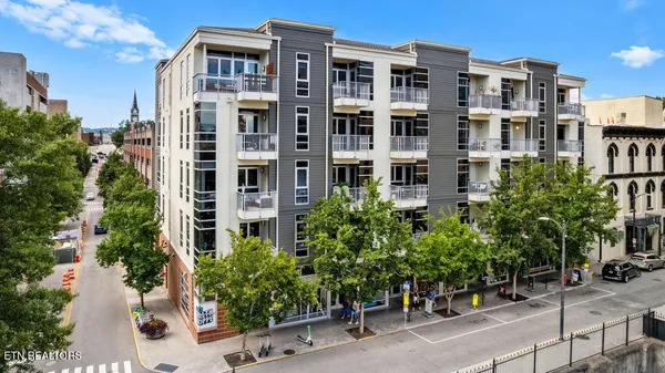 $800,000 | 440 Walnut Street, Unit 302, Knoxville, TN 37902