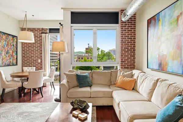 $800,000 | 440 Walnut Street, Unit 302, Knoxville, TN 37902