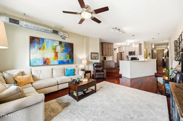 $800,000 | 440 Walnut Street, Unit 302, Knoxville, TN 37902