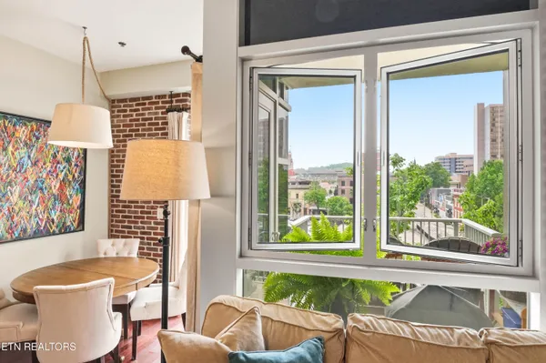$800,000 | 440 Walnut Street, Unit 302, Knoxville, TN 37902