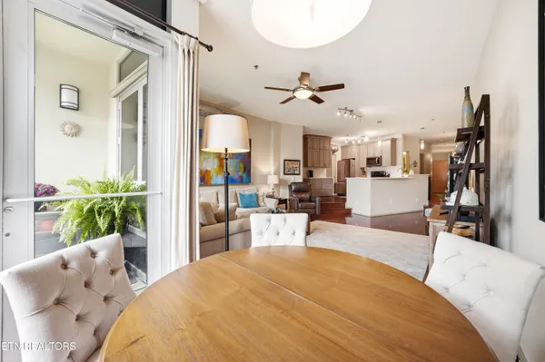 $800,000 | 440 Walnut Street, Unit 302, Knoxville, TN 37902