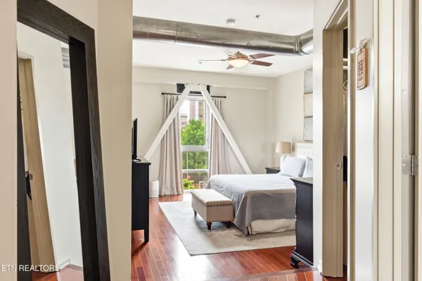 $800,000 | 440 Walnut Street, Unit 302, Knoxville, TN 37902