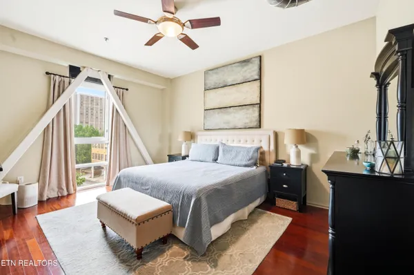 $800,000 | 440 Walnut Street, Unit 302, Knoxville, TN 37902