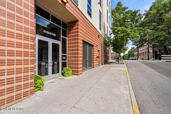 $800,000 | 440 Walnut Street, Unit 302, Knoxville, TN 37902