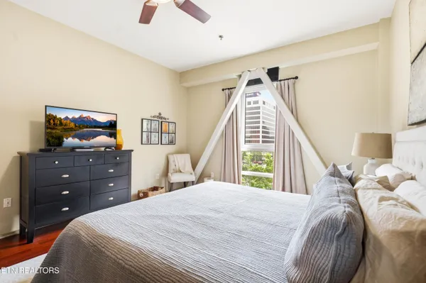 $800,000 | 440 Walnut Street, Unit 302, Knoxville, TN 37902