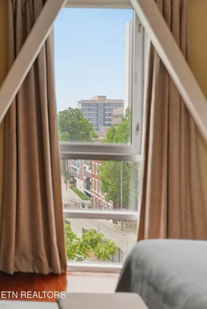 $800,000 | 440 Walnut Street, Unit 302, Knoxville, TN 37902