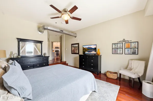$800,000 | 440 Walnut Street, Unit 302, Knoxville, TN 37902