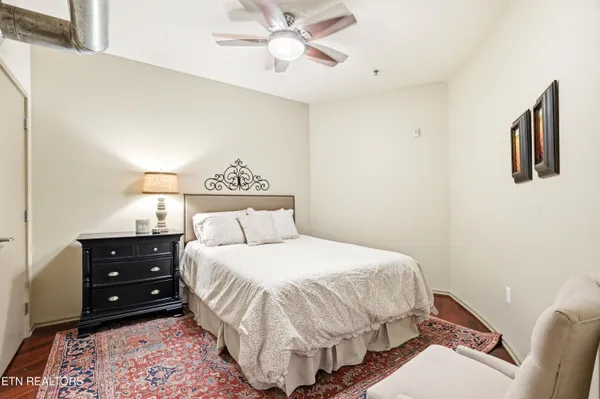 $800,000 | 440 Walnut Street, Unit 302, Knoxville, TN 37902