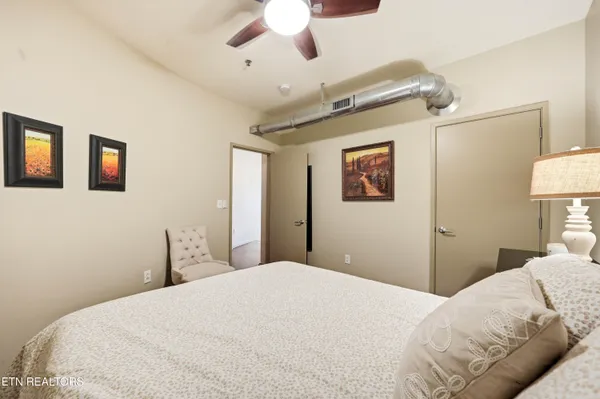$800,000 | 440 Walnut Street, Unit 302, Knoxville, TN 37902