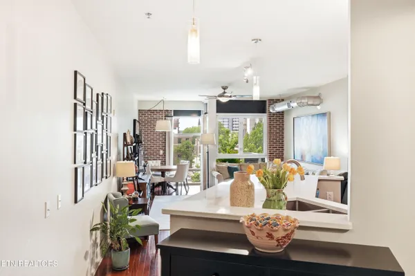 $800,000 | 440 Walnut Street, Unit 302, Knoxville, TN 37902