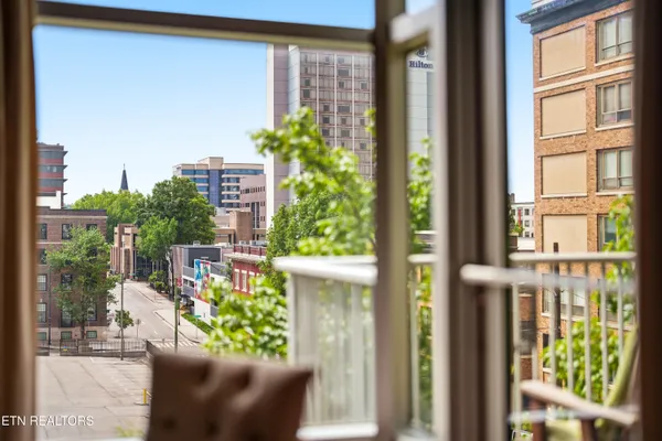 $800,000 | 440 Walnut Street, Unit 302, Knoxville, TN 37902