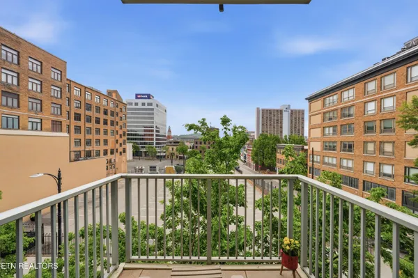 $800,000 | 440 Walnut Street, Unit 302, Knoxville, TN 37902