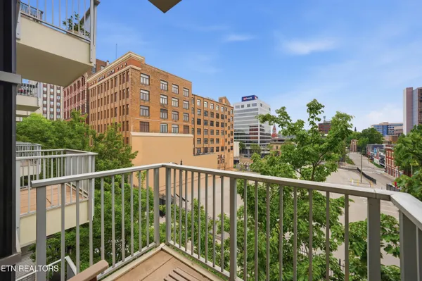 $800,000 | 440 Walnut Street, Unit 302, Knoxville, TN 37902