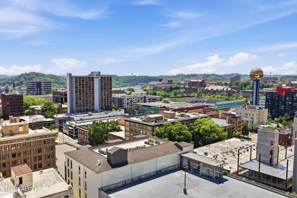 $800,000 | 440 Walnut Street, Unit 302, Knoxville, TN 37902