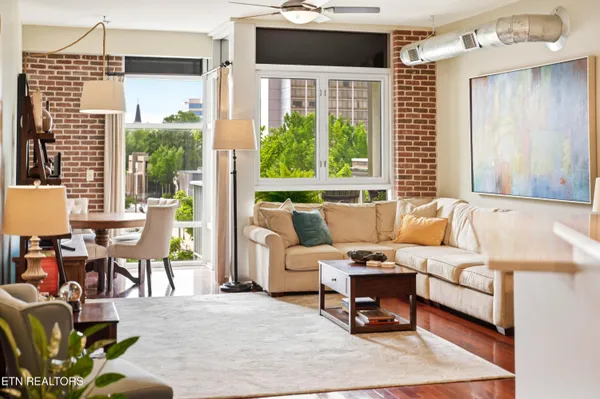 $800,000 | 440 Walnut Street, Unit 302, Knoxville, TN 37902