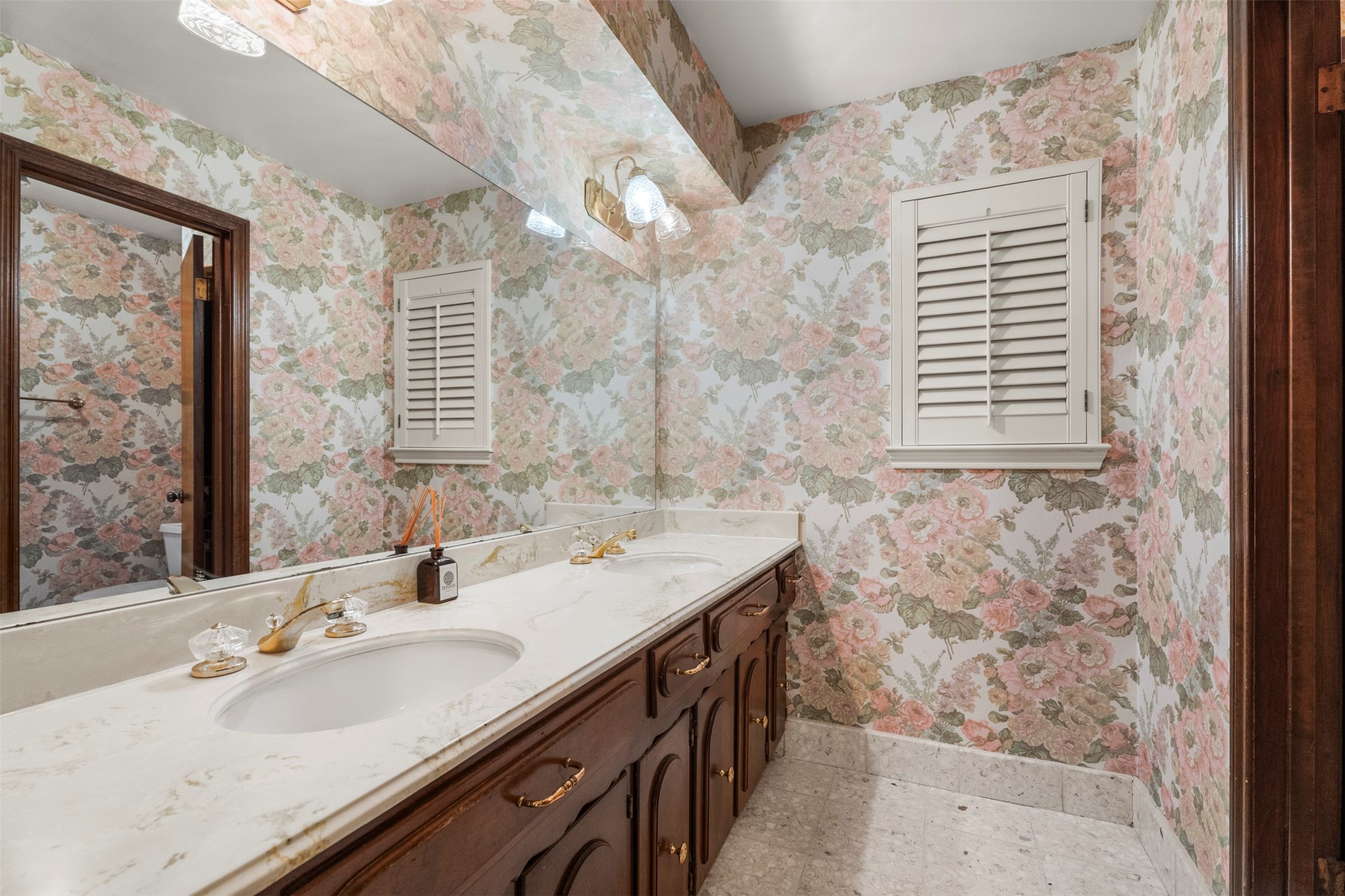 6106 Larkmount Drive Spring, TX 77389 - Photo 39 of 50 Full bath for the secondary bedrooms