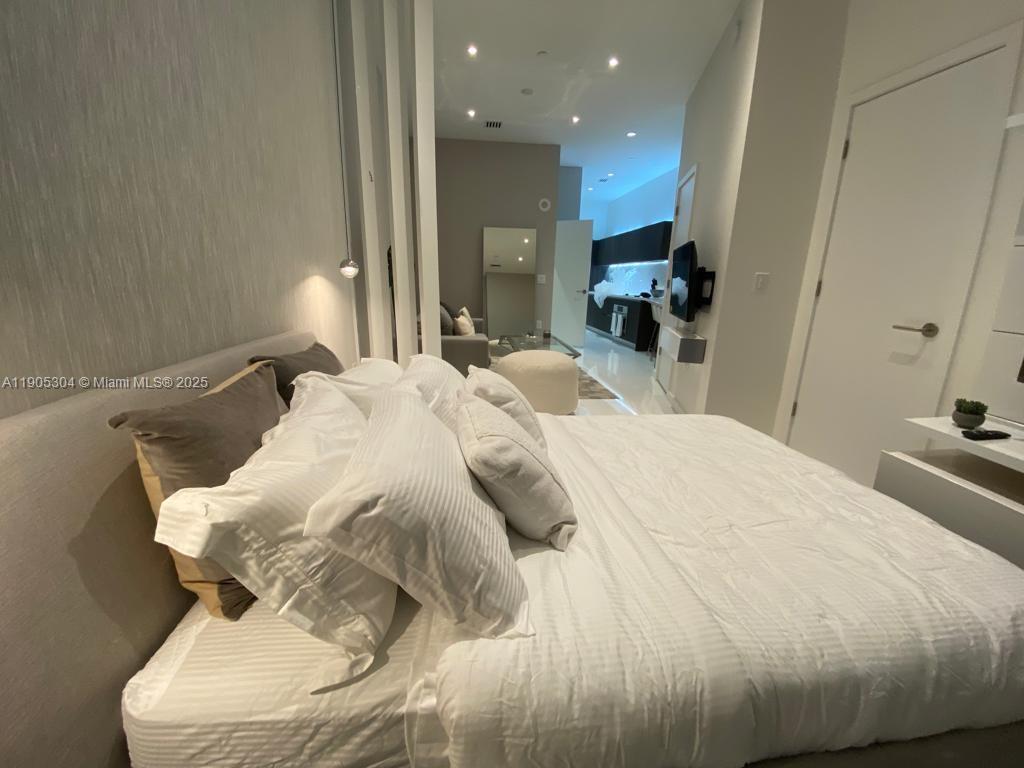 851 Northeast 1st Avenue, Unit 508 Miami, FL 33132 - Photo 11 of 16