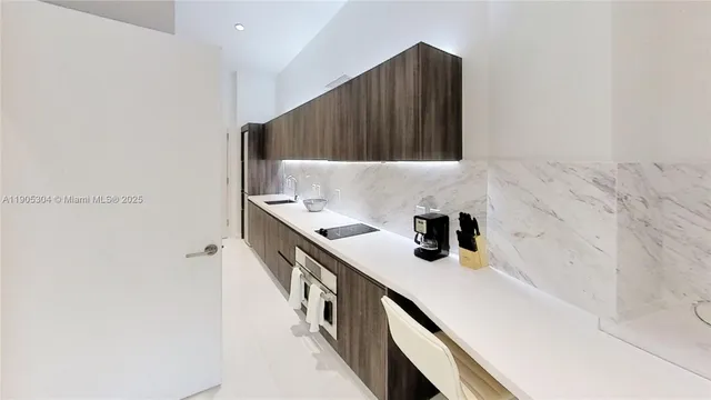 $3,275 | 851 Northeast 1st Avenue, Unit 508, Miami, FL 33132