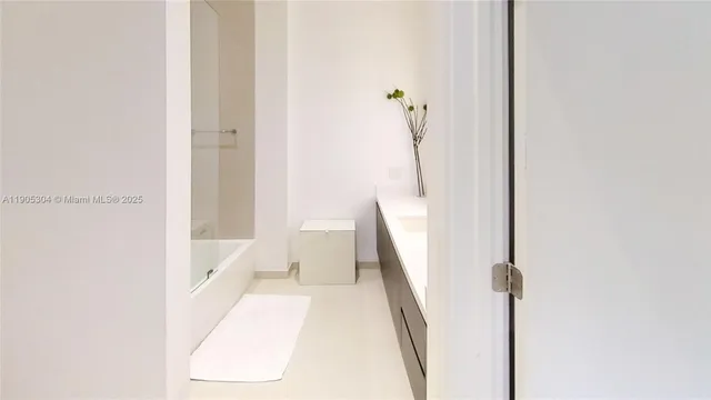 $3,275 | 851 Northeast 1st Avenue, Unit 508, Miami, FL 33132