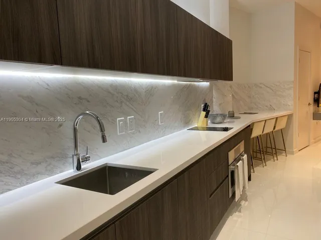 $3,275 | 851 Northeast 1st Avenue, Unit 508, Miami, FL 33132