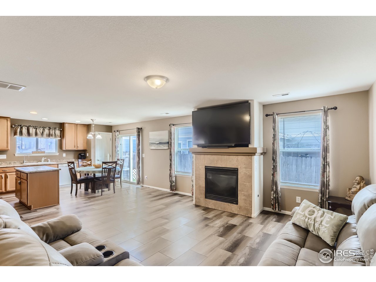 10436 Lower Ridge Road Longmont, CO 80504 - Photo 2 of 11 Living Room