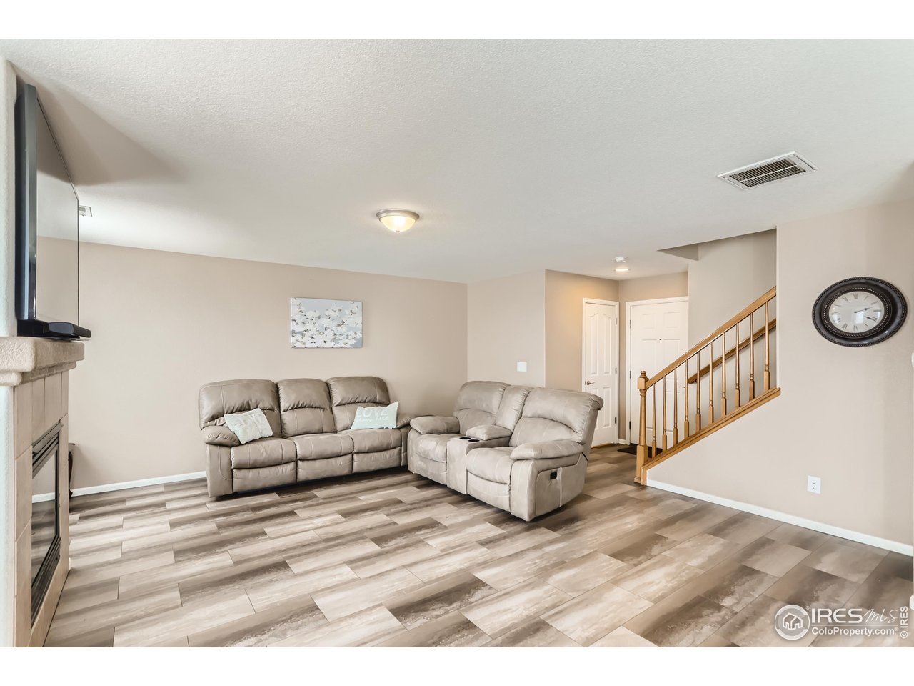 10436 Lower Ridge Road Longmont, CO 80504 - Photo 3 of 11 Living Room