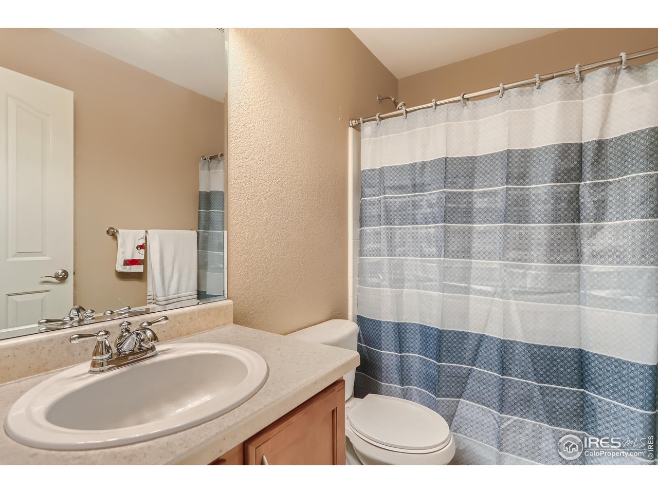 10436 Lower Ridge Road Longmont, CO 80504 - Photo 9 of 11 Bathroom 2
