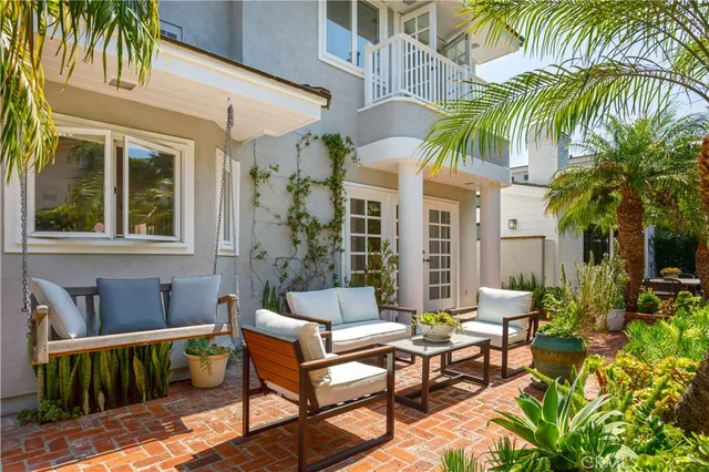 a view of a dinning table and chairs in patio