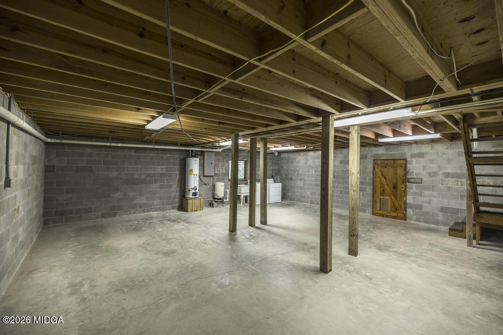 194 Delone Road Byron, GA 31008 - Photo 27 of 49 a view of empty room with wooden ceiling