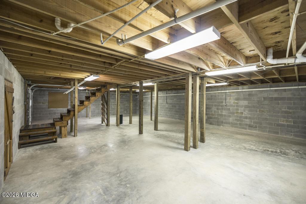 194 Delone Road Byron, GA 31008 - Photo 29 of 49 a view of an empty room with wooden roof