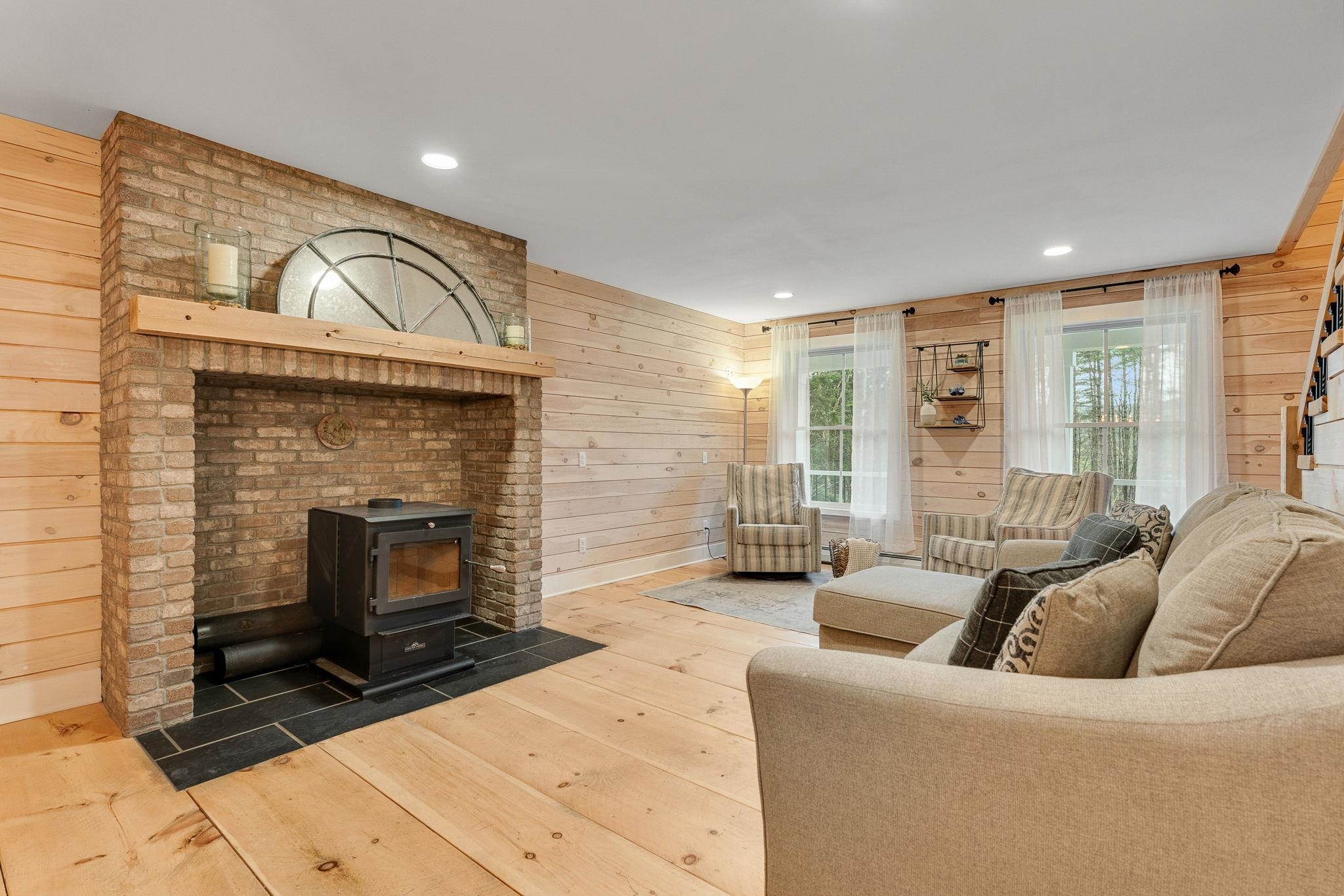 163 East Countryside Road Waterbury, VT 05676 - Photo 8 of 59 Gallery Image 8