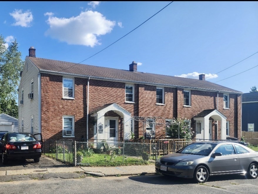 129-135 Putnam Circle Springfield, MA 01104 - Photo 1 of 25 Gallery Image 1