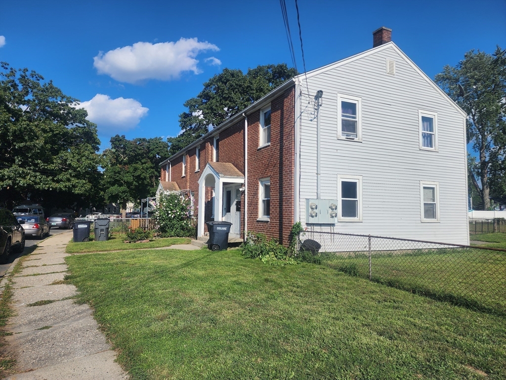 129-135 Putnam Circle Springfield, MA 01104 - Photo 3 of 25 Gallery Image 3
