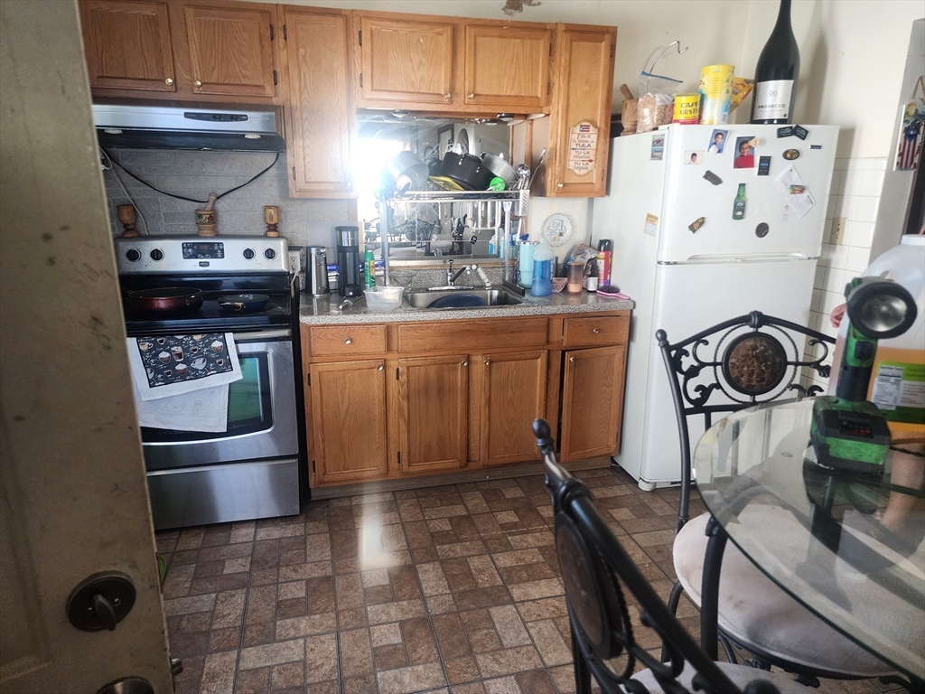 129-135 Putnam Circle Springfield, MA 01104 - Photo 4 of 25 Gallery Image 4