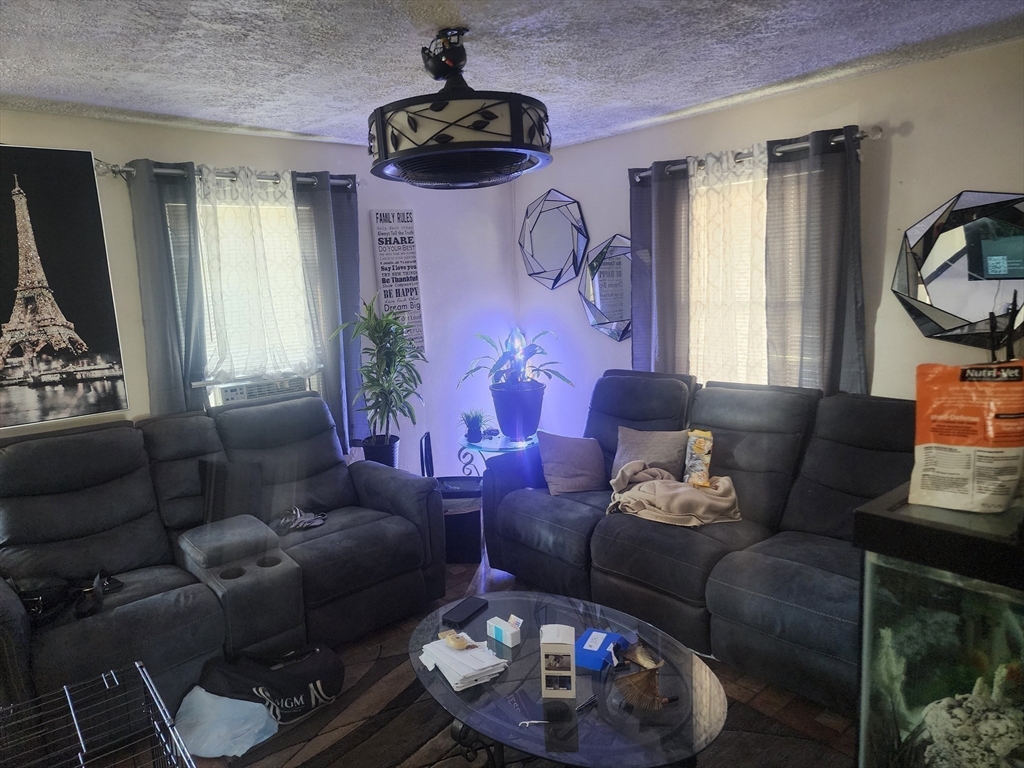 129-135 Putnam Circle Springfield, MA 01104 - Photo 9 of 25 Gallery Image 9