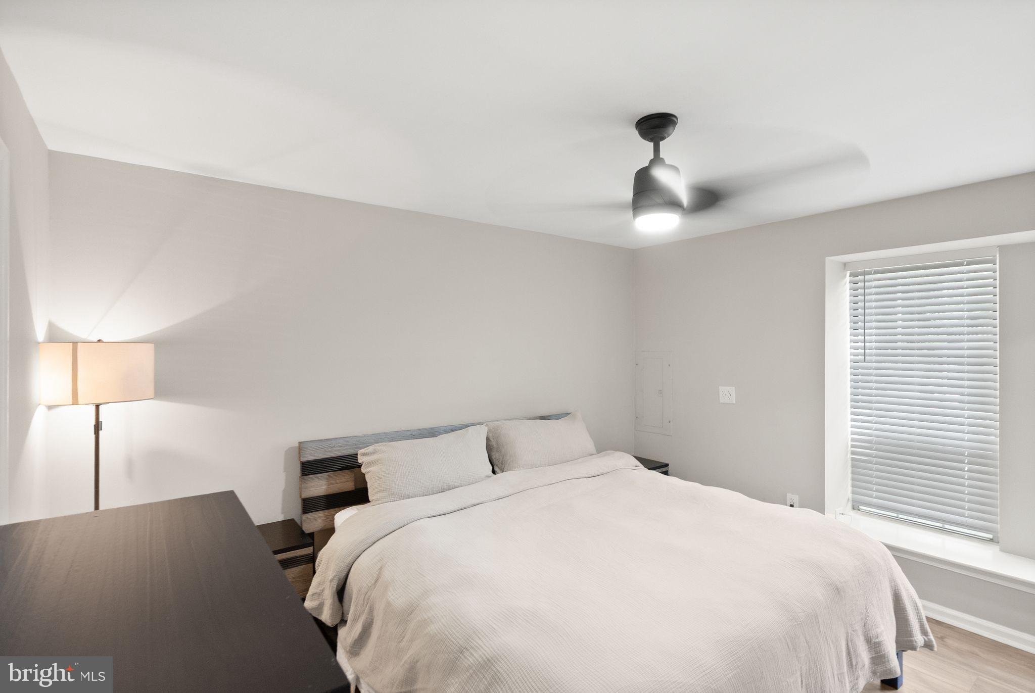 2592 South Arlington Mill Drive, Unit 7 Arlington, VA 22206 - Photo 17 of 44 a bedroom with a bed and a night stand