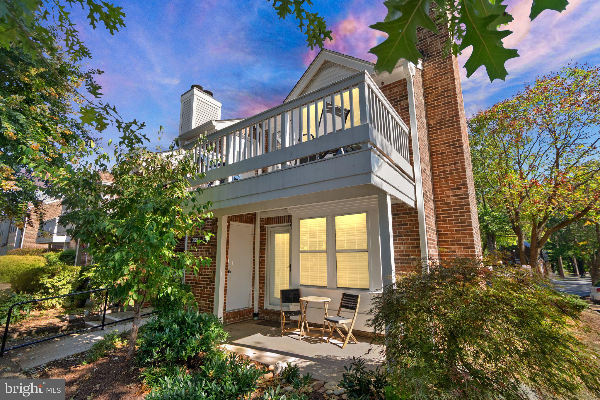 2592 South Arlington Mill Drive, Unit 7 Arlington, VA 22206 - Photo 2 of 44 a front view of a house with a yard