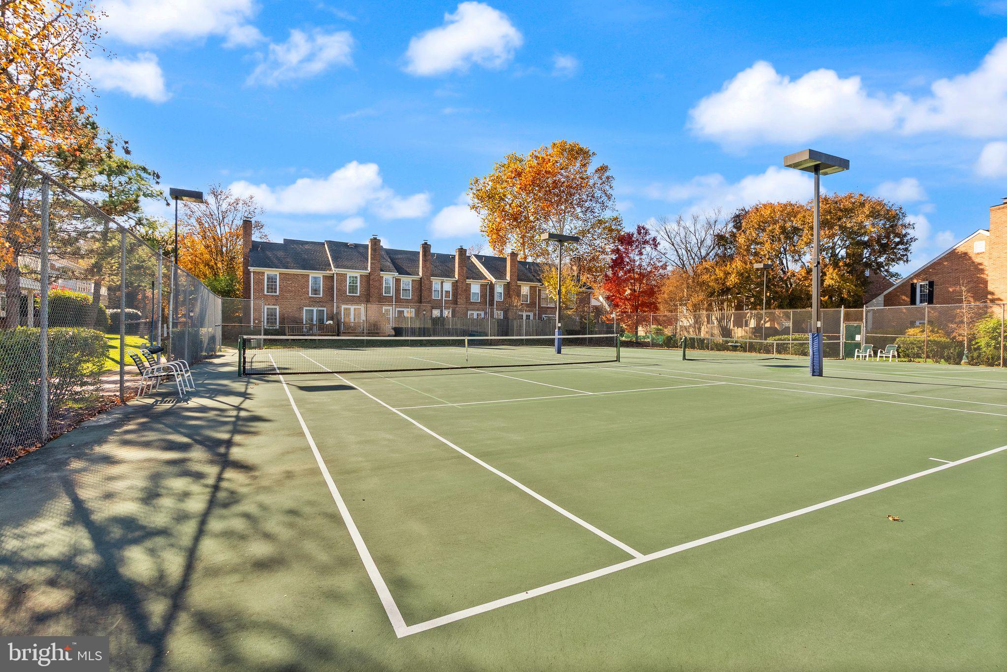 2592 South Arlington Mill Drive, Unit 7 Arlington, VA 22206 - Photo 28 of 44 a view of a basket ball ground
